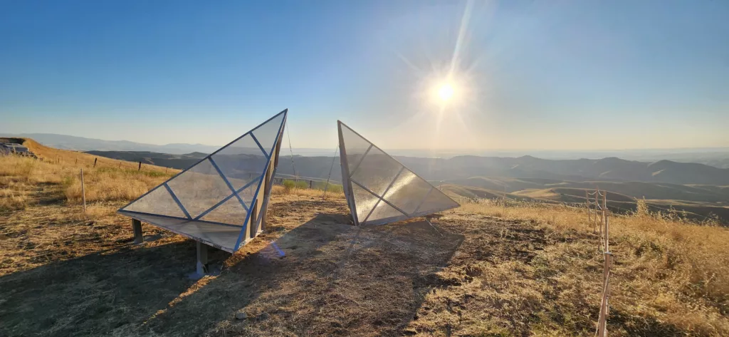 two corner reflectors on a ride, bright Sun behind